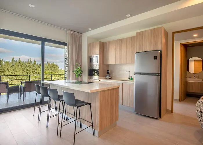 Luxury 2bd 2ba Ocean View 200m From