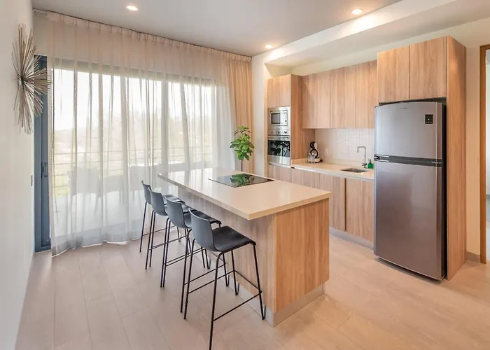 Luxury 2bd 2ba Ocean View 200m From